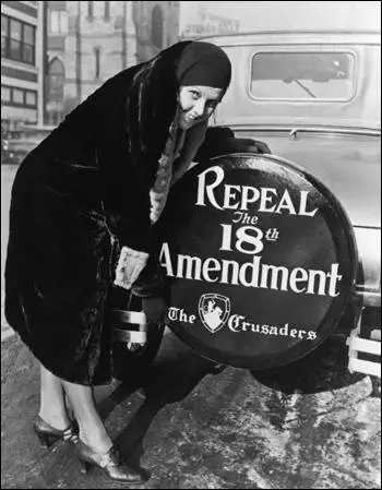 A woman supporting the repeal of the 18th Amendment (1927)