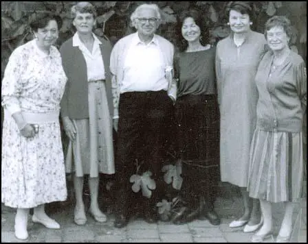 Nicholas Winton with some of the children he saved.