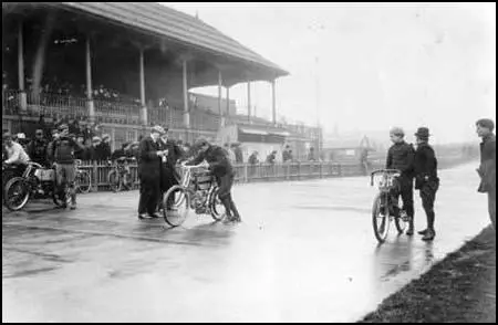 The Memorial Ground cycle track in the early 1900s.