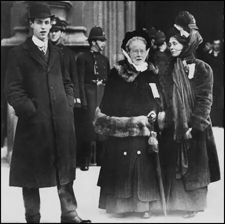 Elizabeth Garrett Anderson, aged 74, with Emmeline Pankhurst on Black Friday (18th November 1910)