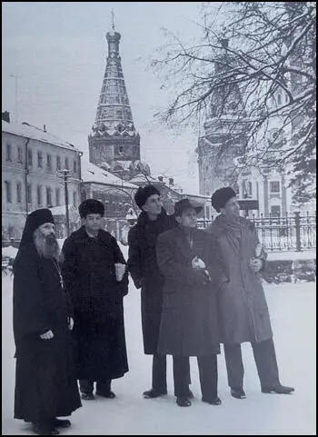 Members of the Communist Party Historians' Group in the Soviet Union. From left to right: Guide, Christopher Hill, A. L. Morton, interpreter and Eric Hobsbawm (December, 1954)
