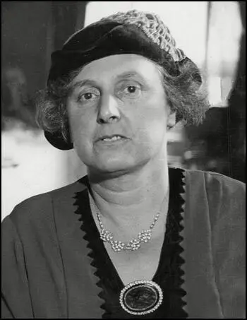 Eva Hubback (1933)
