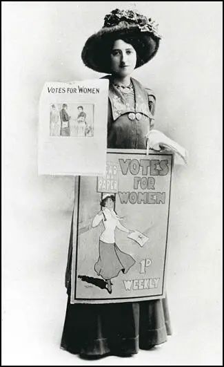 Grace Chappelow selling Votes for Women (c. 1912) ©Chelmsford Museum