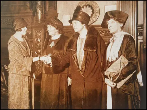 Margaret Haig Thomas shaking hands with Alice Paul at London's American Women's Club in 1925. Emmeline Pethick-Lawrence stands on her right and Elizabeth Robins on her left.