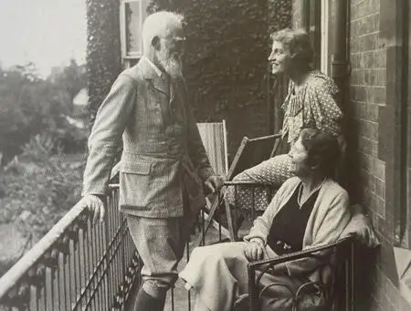 George Bernard Shaw with Winifred Holtby and Margaret Haig Thomas (1935)