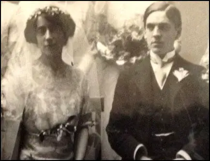 Una Dugdale and Victor Duval on their wedding day (13th January, 1912)