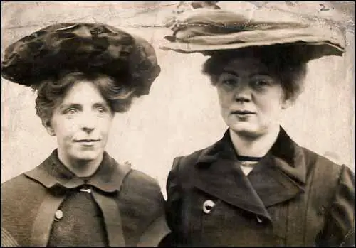 Annie Kenney and Christabel Pankhurst (c. 1905)
