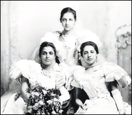 Katherine Duleep Singh in centre with Bamba Duleep Singh on the left and Sophia Duleep Singh on the right (1892)