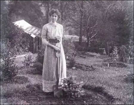 Gladice Keevil planting her tree at Eagle House.