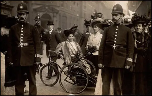 May Billinghurst at a WSPU demonstration in 1908