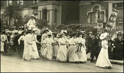 The carriage of Edith New and Mary Leigh being pulled from Holloway to Queen's Hall in 1908