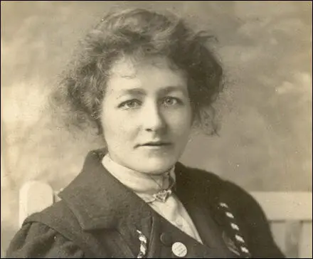 Edith New (c. 1910)