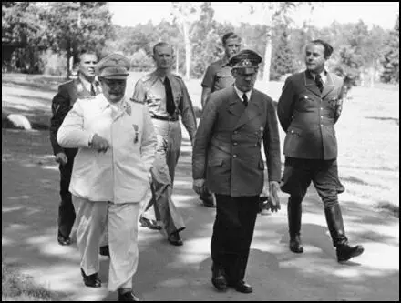 Hermann Göring, Adolf Hitler and Albert Speer (10th August, 1943)