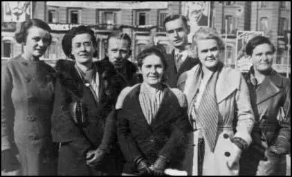 Agnes Hodgson, May Macfarlane, Mary Lowson, Una Wilson and Aileen Palmer in Barcelona in December 1936.