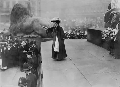 Jennie Baines making a speech (1908)