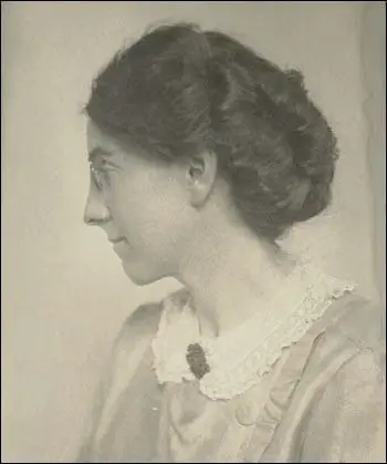 Philippa Strachey (c. 1900)