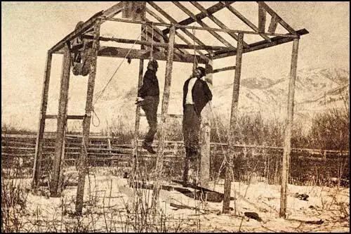 Sheriff Henry Plummer hanged in the gallows he built (1864)