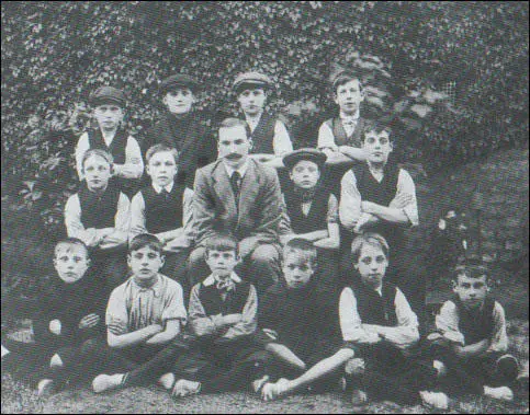 Clement Attlee and boys from the Haileybury Club (1902)