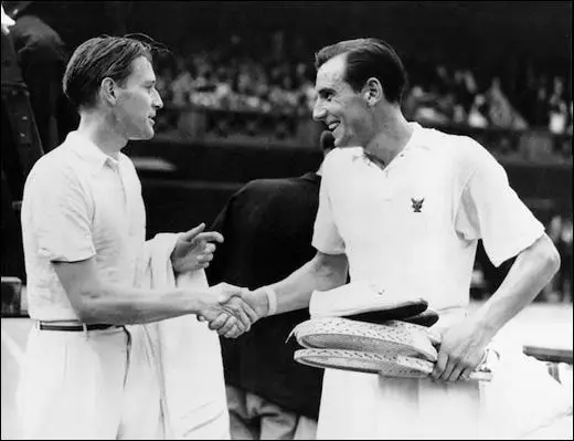 Gottfried von Cramm congratulates Fred Perry after the 1936 Wimbledon final.