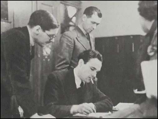 Hugh Cudlipp editing the Sunday Pictorial in 1937