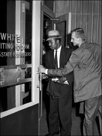 Paul Brooks and James Zwerg entering a Greyhound Station in May 1961.