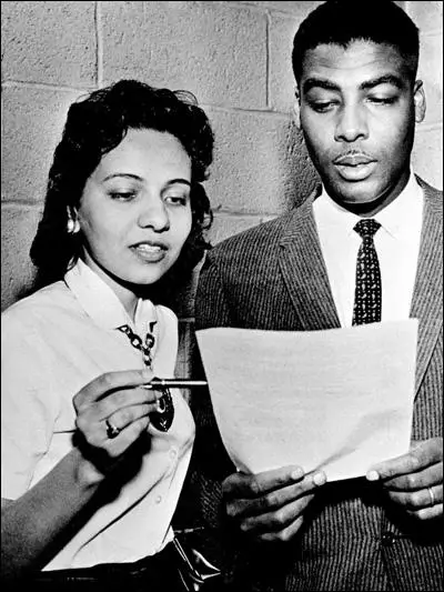 Diane Nash and Kelly Miller Smith organizing a CORE activity (1961)