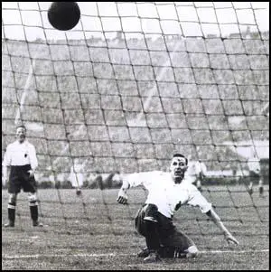 David Jack scoring in the 1926 FA Cup Final.