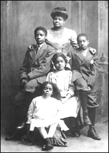 Ida and family in 1909: Charles (14), Herman (12), Ida (8) and Alfreda (5)
