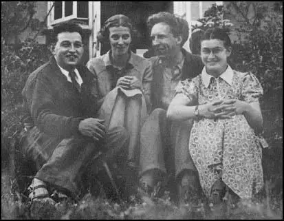 Isidore Fankuchen, Dorothy Hodgkin, J. D. Bernaland Dina Fankuchen in September, 1939.