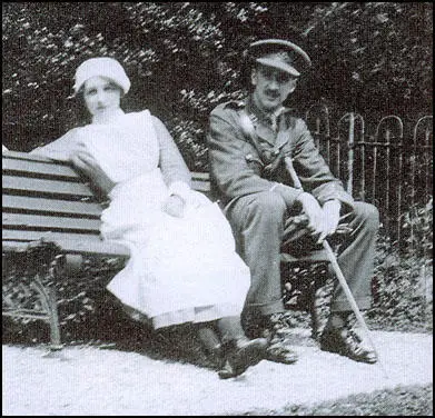 Vera Brittain and her brother Edward Brittain in 1915
