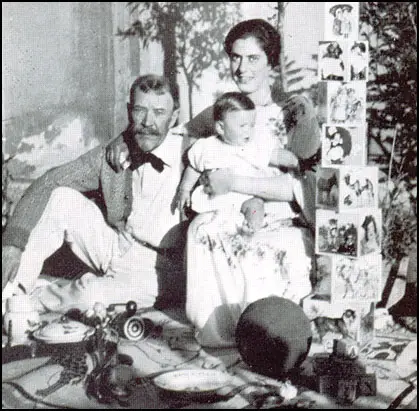 Lincoln Steffens, Ella Winter and their son, Peter.