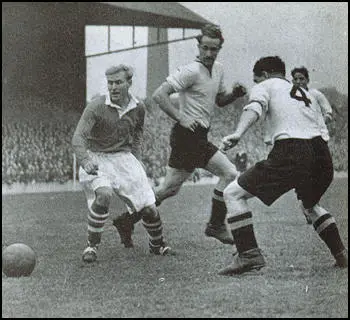 Wilf Mannion playing for Middlesbrough.