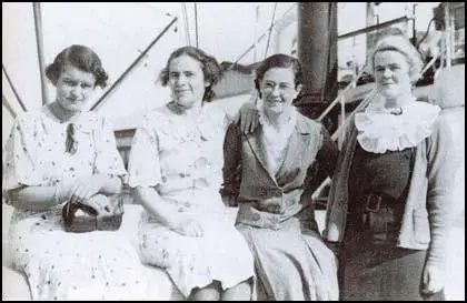 Agnes Hodgson, Mary Lowson, May Macfarlane and Una Wilson on board ship in Sydney in October 1936.