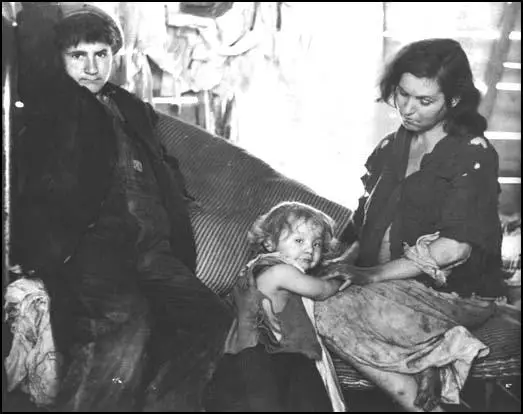 Carl Mydans, Mother and Children (1936)
