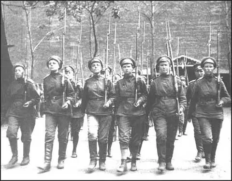New women recruits in Petrograd in 1917