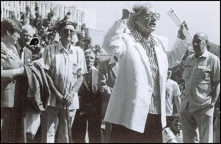 Thora Silverthorne speaks at the unveiling of the Reading Memorial in May 1990.